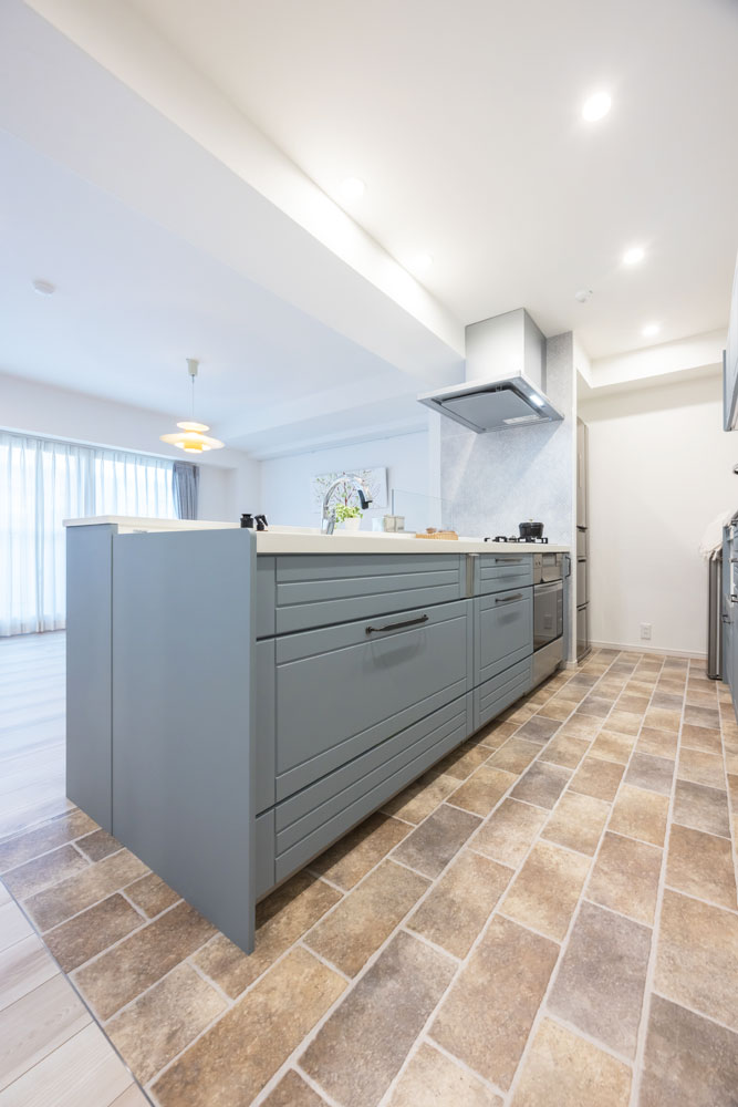 クリナップステディアのブルードゥパリのキッチンが映える空間